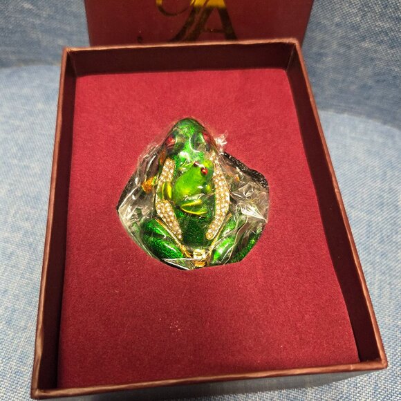 Taylor Avedon Collectible Frog Trinket Box - Picture 6 of 6